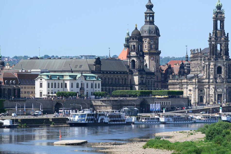 Dresden: Zu wenig Wasser in der Elbe: Weiße Flotte muss Fahrten weiter streichen