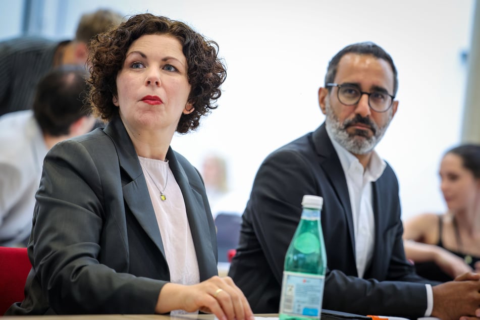 Auch die BSW-Co-Vorsitzende Amira Mohamed Ali (45) und Amid Rabieh (45), stellvertretender Parteivorsitzender des BSW, nahmen am Gründungskongress teil.