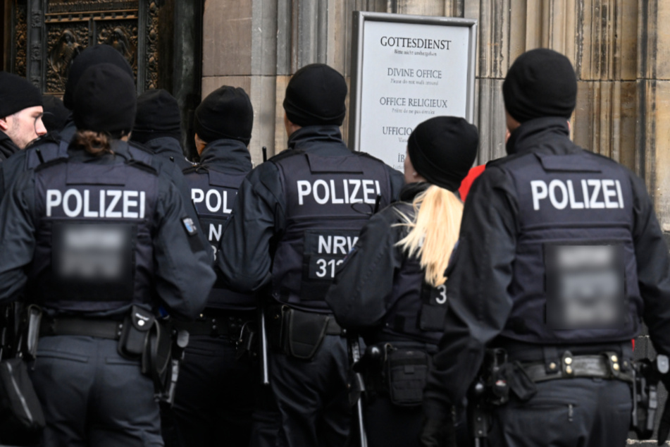 Für die Besuchende der Messe im Kölner Dom bestand an Heiligabend Dank der Polizei keinerlei Gefahr.