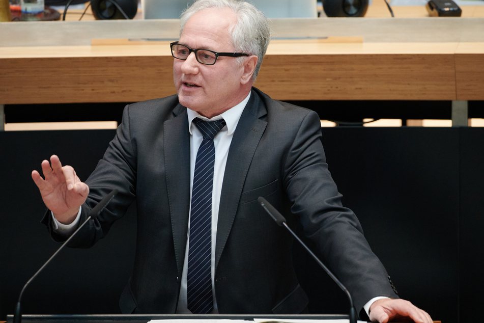 SPD-Abgeordneter Frank Zimmermann spricht im Abgeordnetenhaus während einer Plenarsitzung. (Archivbild)