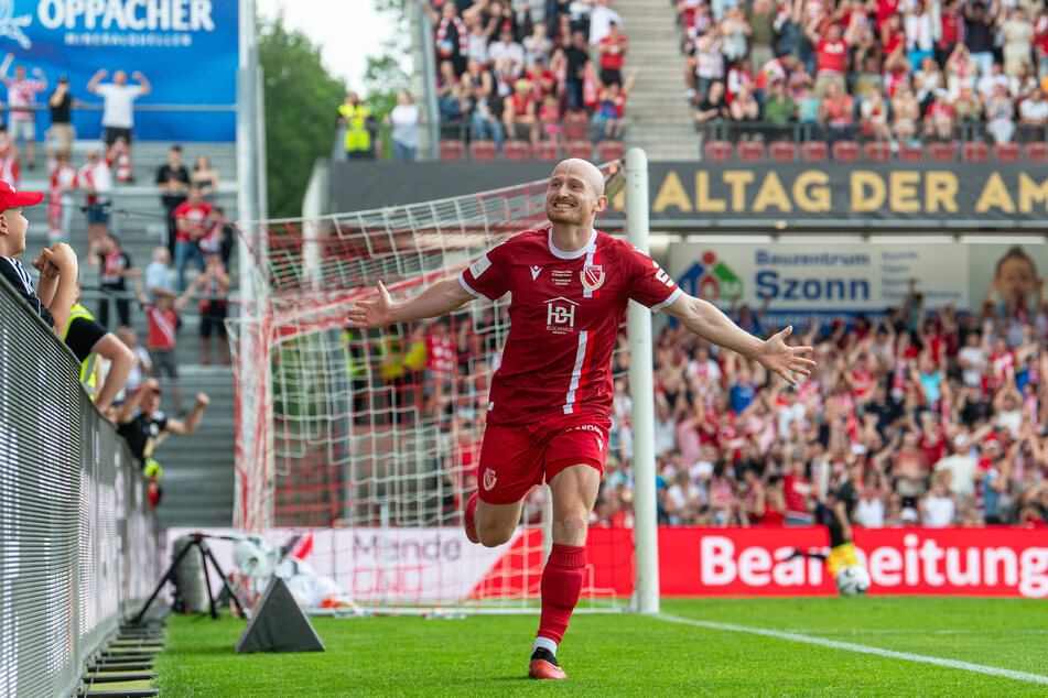 Eine Woche nach dem Aufstieg holte Energie Cottbus im heimischen Stadion auch den Landespokalsieg.