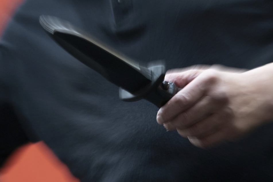 Ein 42-Jähriger wurde am Sonntag in Mühlhausen mit einem Messer schwer verletzt. (Symbolfoto)