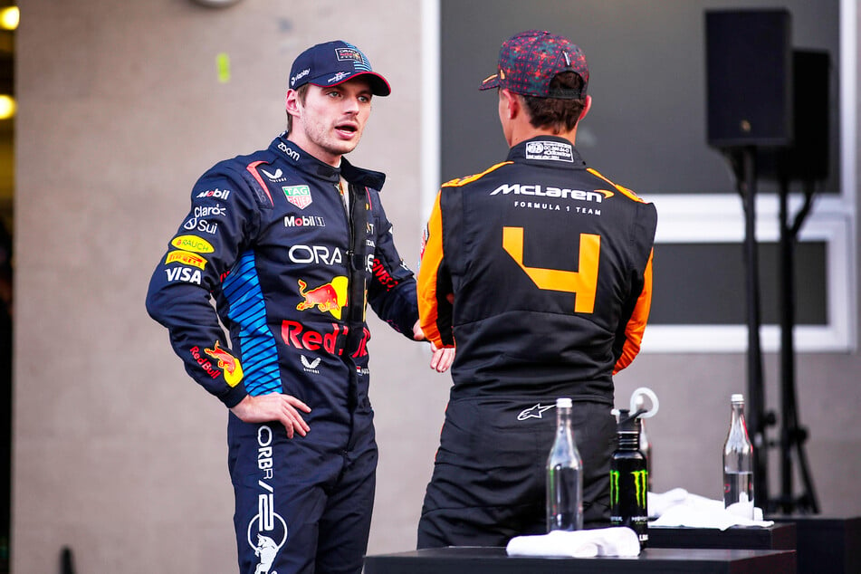 Max Verstappen (27, l.) und Lando Norris (24, r.) sind eigentlich Kumpel, doch auf der Rennstrecke eskaliert der sportliche Zoff zwischen den beiden.