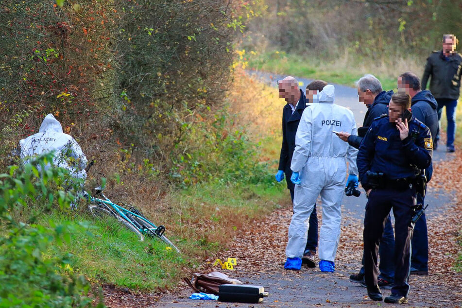 Mysteriöser Fall: Fahrradfahrer tot neben Radweg aufgefunden