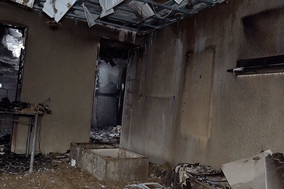 Das Haus ist nur noch eine Ruine.
