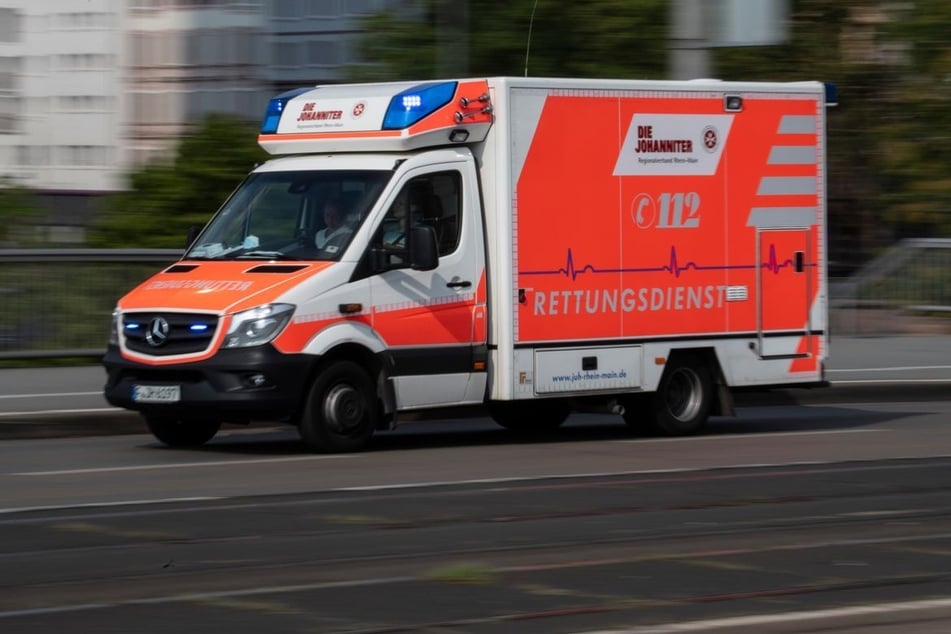Zum Zeitpunkt des Unfalls befand sich der Rettungswagen gerade auf einer Einsatzfahrt. (Symbolbild)
