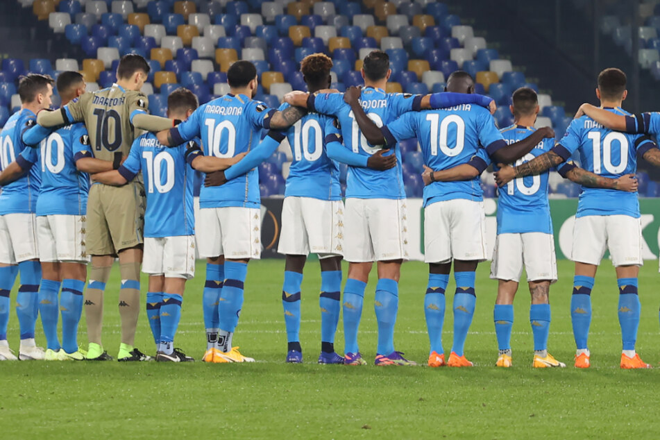 Mit der Rückennummer 10 kommen die Profis vom SSC Neapel gegen rijeka auf den Rasen.