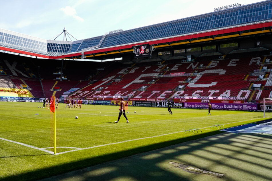 Hier trägt der 1. FC Kaiserslautern seine Heimspiele aus: im Fritz-Walter-Stadion auf dem Betzenberg.