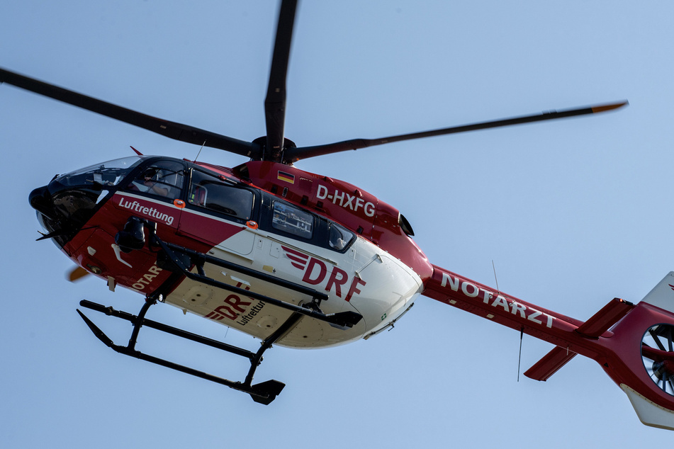 Mit einem Hubschrauber wurde das verletzte Kind schnellstmöglich in eine Fachklinik gebracht. (Symbolbild)