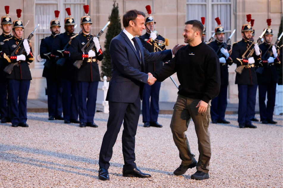France's President Emmanuel Macron (l.) welcomed Ukraine's President Volodymyr Zelensky in a surprise visit to Paris on Sunday.