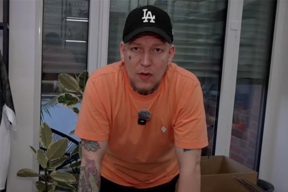 Twitch-Star MontanaBlack (38) hat in einem Stream über seine Kaufsucht ausgepackt. Er habe "Unmengen" an Klamotten gekauft.