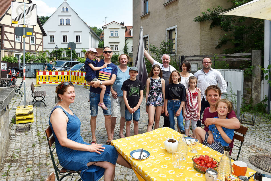 Frühstück statt Automief: Die Anrainer der Friedrich-Wieck-Straße trafen sich erneut zum Protest-Frühstück.