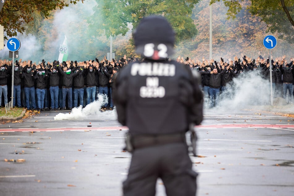 Seit Jahren wehrte sich die DFL dagegen, dass die Stadt Bremen von ihr Gebühren für den zusätzlichen Polizeiaufwand bei sogenannten Hochrisikospielen erhebt.