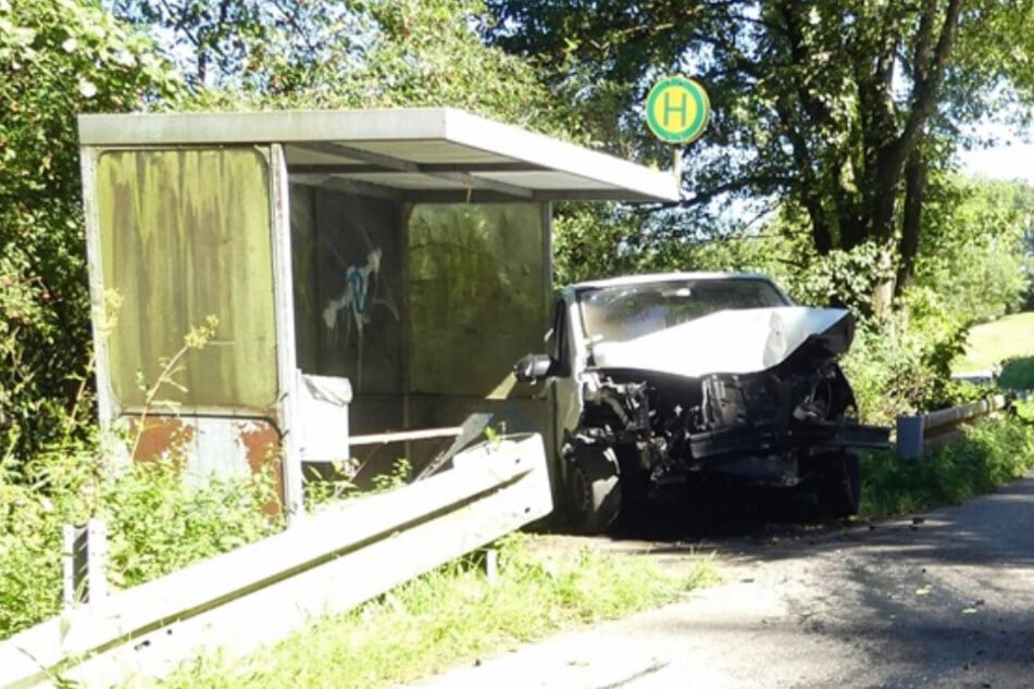 Der Kleintransporter war nach dem Crash ein einziger Totalschaden!