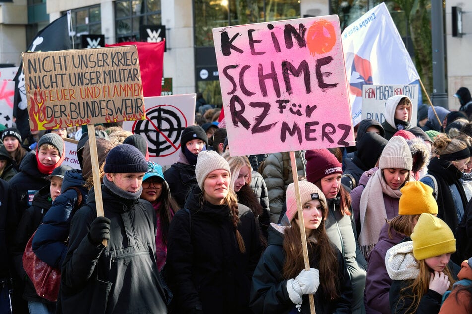 Am Freitag streikten die Hamburger Schüler erneut gegen die Wehrpflicht.