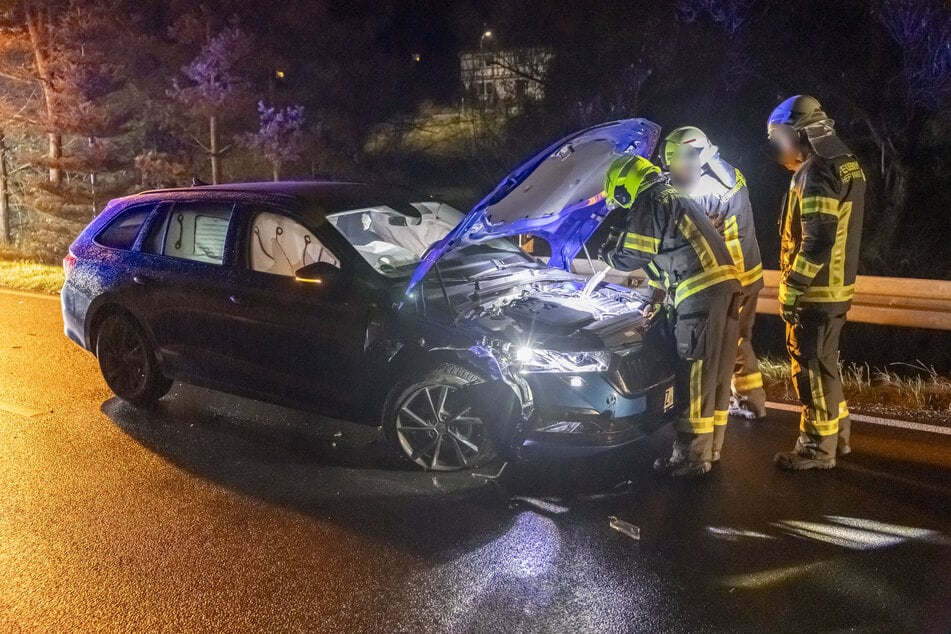 Beim zweiten Skoda sprangen die Airbags auf. Die Feuerwehr klemmte die Batterie ab.