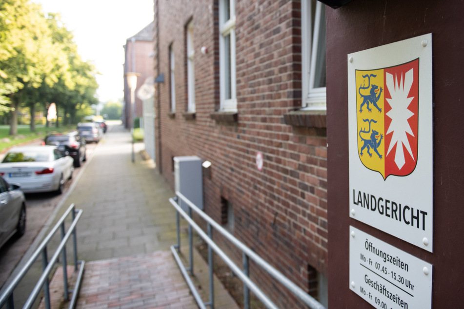 Der 30-Jährige muss sich vor dem Lübecker Landgericht verantworten. (Archivbild)