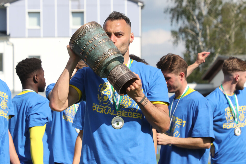Lok-Kicker Djamal Ziane (29) war nach dem Abpfiff zu Tränen gerührt, schoss in der Verlängerung das entscheidende Tor.