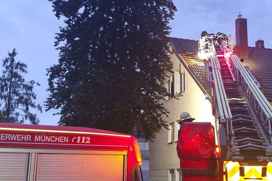 In der Gratlspitzstraße ist ein Blitz in ein Wohnhaus eingeschlagen.