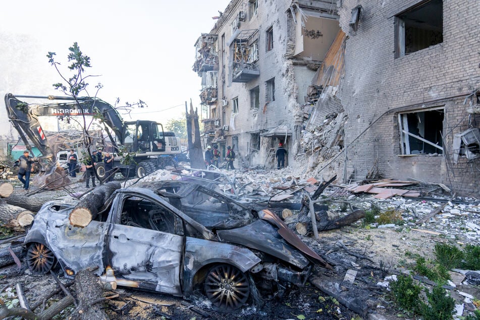 Russian airstrikes on Ukraine lead to injuries and damage in residential areas