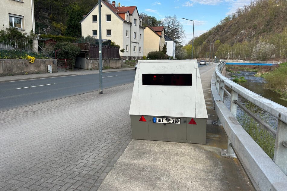 Der Superblitzer wurde am Weißeritzufer auf der Tharandter Straße positioniert.