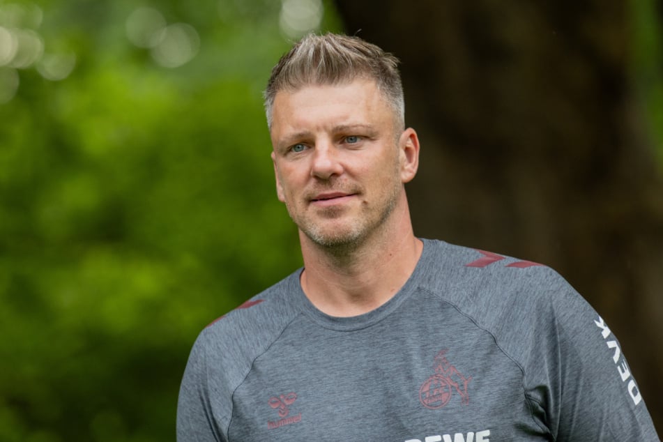 FC-Köln-Trainer Lukas Kwasniok (44) wundert sich über die "utopischen Preise" die inzwischen auf dem Transfermarkt gezahlt werden.
