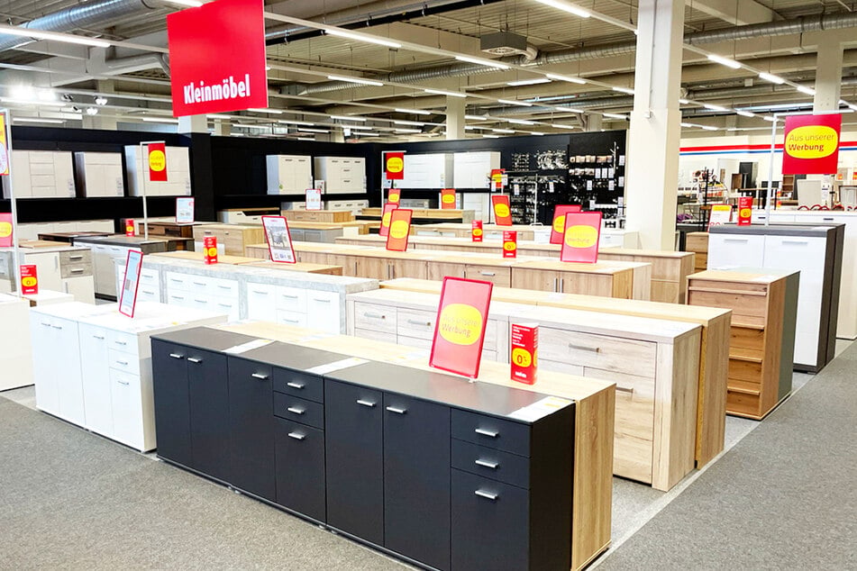 ROLLER schließt und verkauft nahezu alles 70 Prozent günstiger