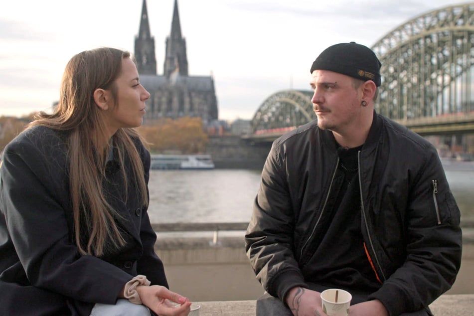 Carolin von der Groeben (30) spricht mit Sören (r.), der sechs Jahre abhängig von Koks war.