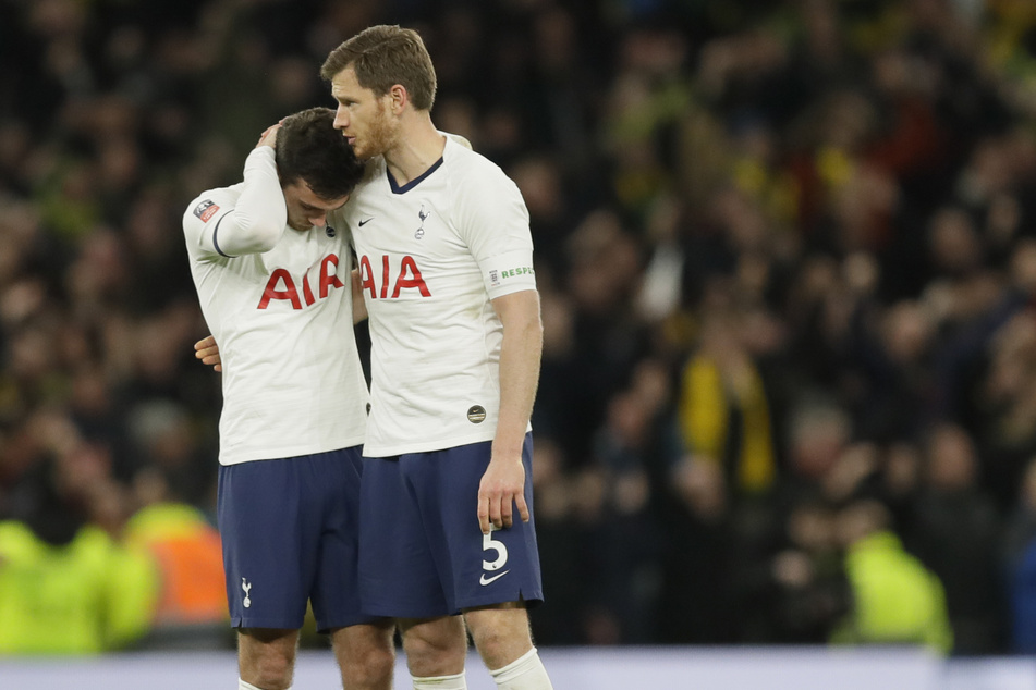 Vertonghen (rechts), hier mit Tottenham-Kollege Troy Parrott, ist nicht der erste Fußballer in England, der Opfer eines Überfalls wurde.