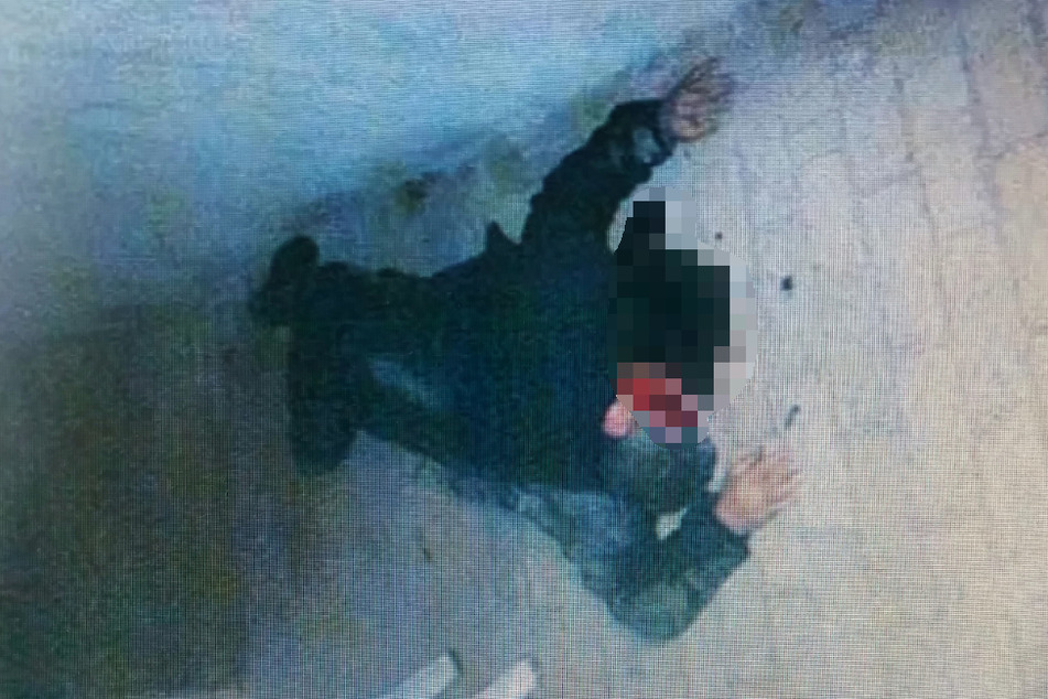 Die "Ketchup-Leiche": Mit diesem gestellten Foto simulierte der heutige Mord-Angeklagte Hüseyin D. im Jahr 2014 seinen eigenen Tod, nachdem ein Auftragskiller auf ihn angesetzt worden war.
