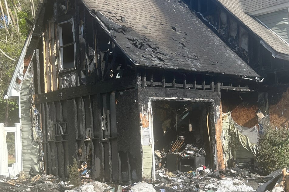 Vom Haus der Familie blieb nach dem verheerenden Brand nicht mehr viel übrig.