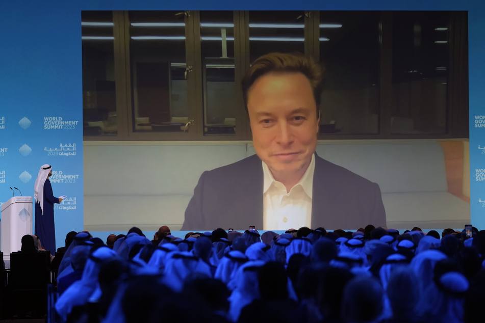 Elon Musk spricht virtuell per Video-Schalte beim World Government Summit in Dubai, Vereinigte Arabische Emirate