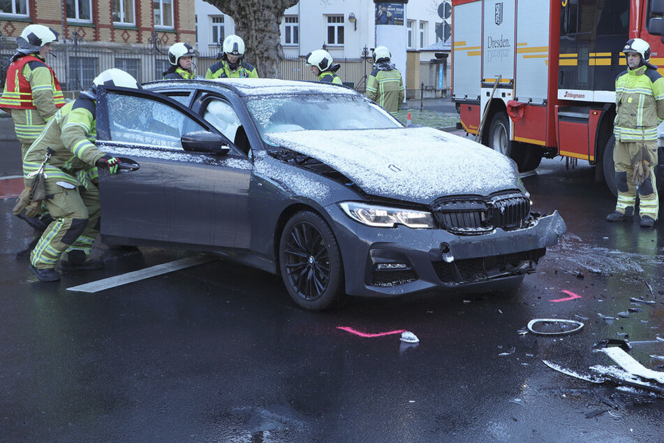 Unfall in Dresden: BMW und Mini krachen zusammen