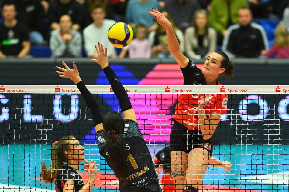 Nathalie Lemmens (r.) und der DSC besiegten im Halbfinale Potsdam.