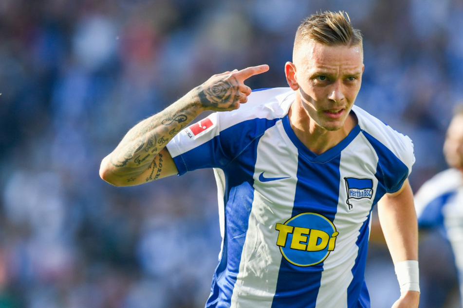 Marius Wolf jubelt über seinen Treffer zum 2:0 gegen den SC Paderborn.