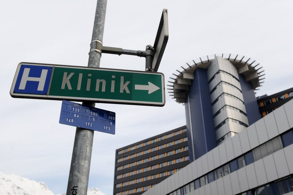 Kurz nach dem Unfall wurden Mutter (23) und Kind mit einem Rettungshubschrauber in ein nahe gelegenes Krankenhaus gebracht.