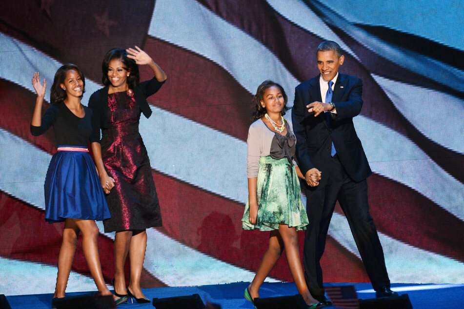 Das Foto zeigt die Obamas einen Tag, nachdem Barack (61) im Jahr 2012 zum zweiten Mal zum US-Präsidenten gewählt wurde.