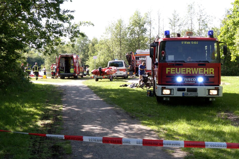Die Feuerwehr und die DLRG rückten mit einem Großaufgebot aus.