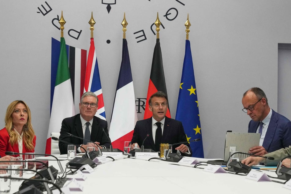 Italiens Ministerpräsidentin Giorgia Meloni (49), Großbritanniens Premierminister Keir Starmer (63), Frankreichs Präsident Emmanuel Macron (48) und Bundeskanzler Friedrich Merz (70) im Pariser Elysee-Palast.