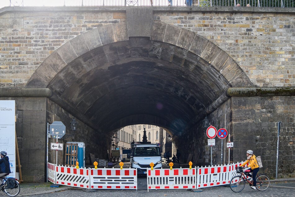 Warum ist die Brühlsche Gasse voll gesperrt?