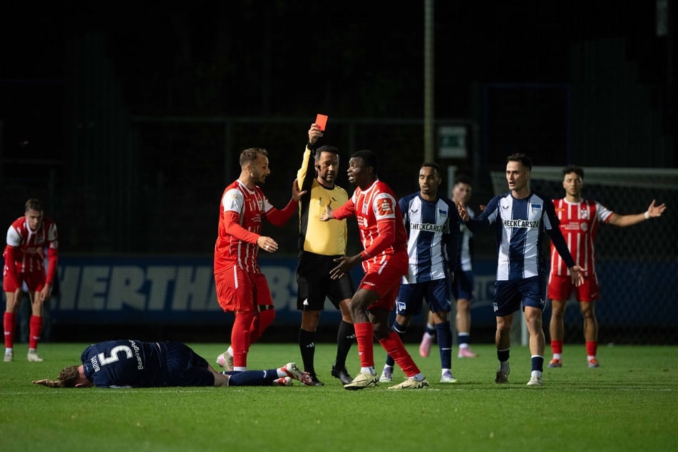 Erfurts Topstürmer Obed Ugondu (23, r.) wird gegen den SV Babelsberg 03 fehlen. Danach hat er seine Sperre abgesessen.