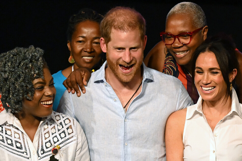 Meghan Markle (r.) and Prince Harry (c.) were invited to Colombia by Vice President Francia Márquez.