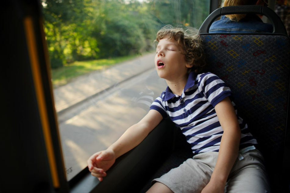 Ein 9-Jähriger war am Samstagabend auf der Busfahrt von Bad Salzungen nach Merkers eingeschlafen. Seine Eltern waren unabsichtlich ohne ihren Sohn ausgestiegen. (Symbolbild)