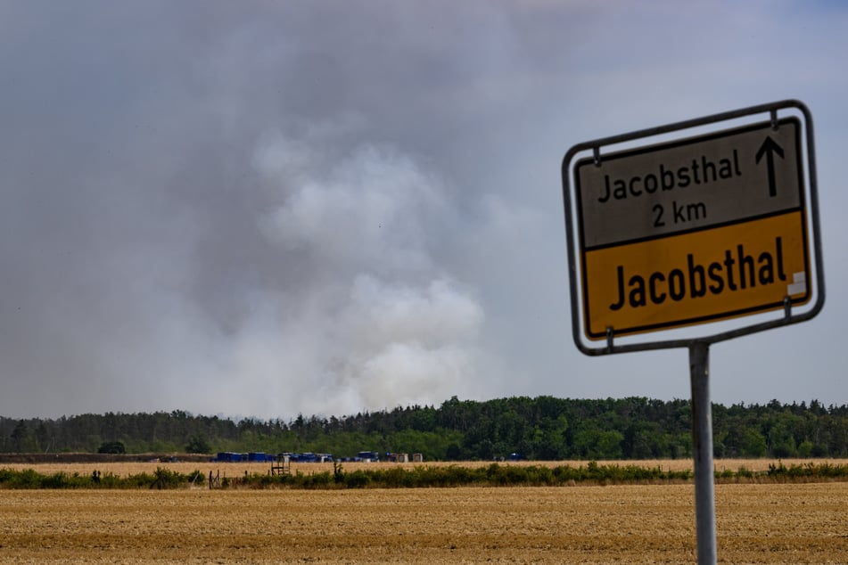 Bei Jacobsthal bedrohten die Flammen eine Bahnstrecke.