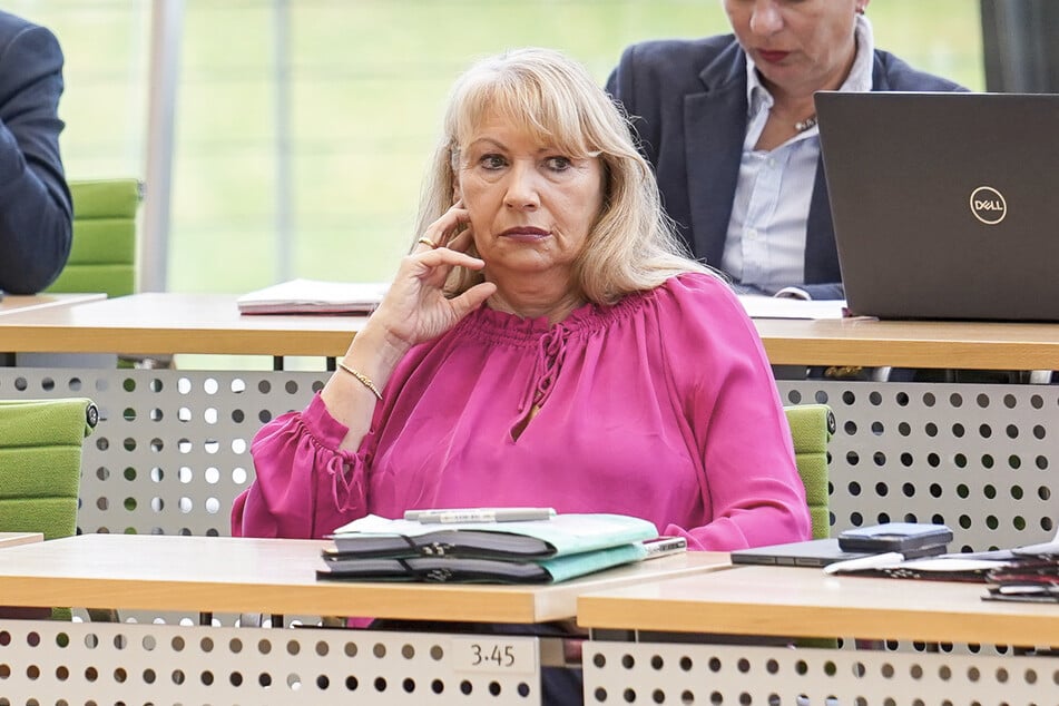 Petra Köpping (66, SPD) stand beim Abschlussbericht des 2. Untersuchungsausschusses zur Fördermittelpraxis im Sozialministerium erneut im Mittelpunkt des Interesses. Sie selbst äußerte sich nicht dazu.