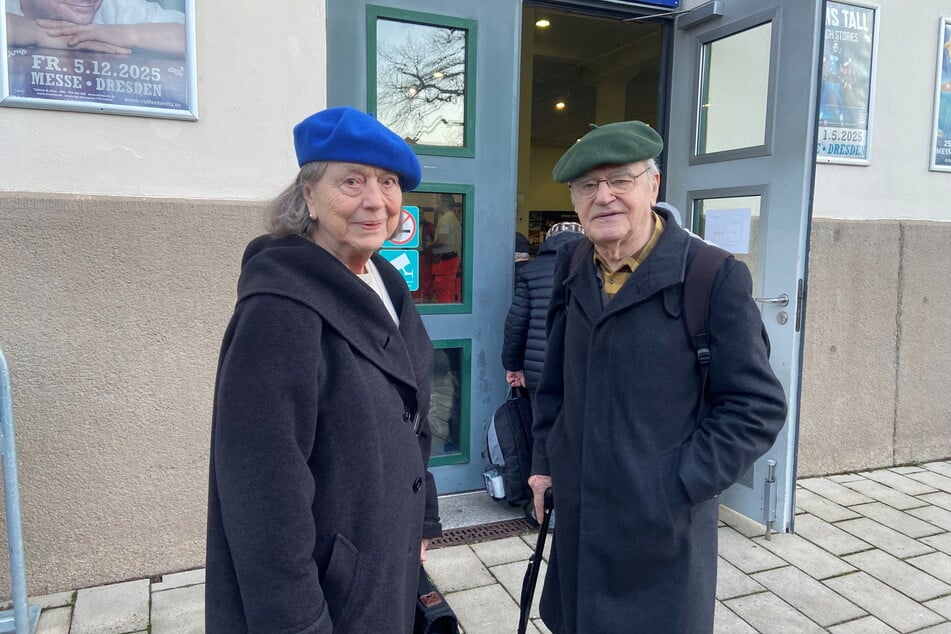 Ute Maria (87) und Gottfried Etzold (88) kamen schon mit dem ersten Schwung in die Notunterkunft.