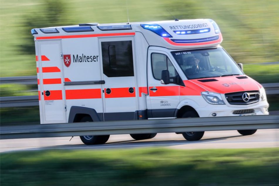 Die Seniorin musste in ein Krankenhaus gefahren werden. (Symbolfoto)