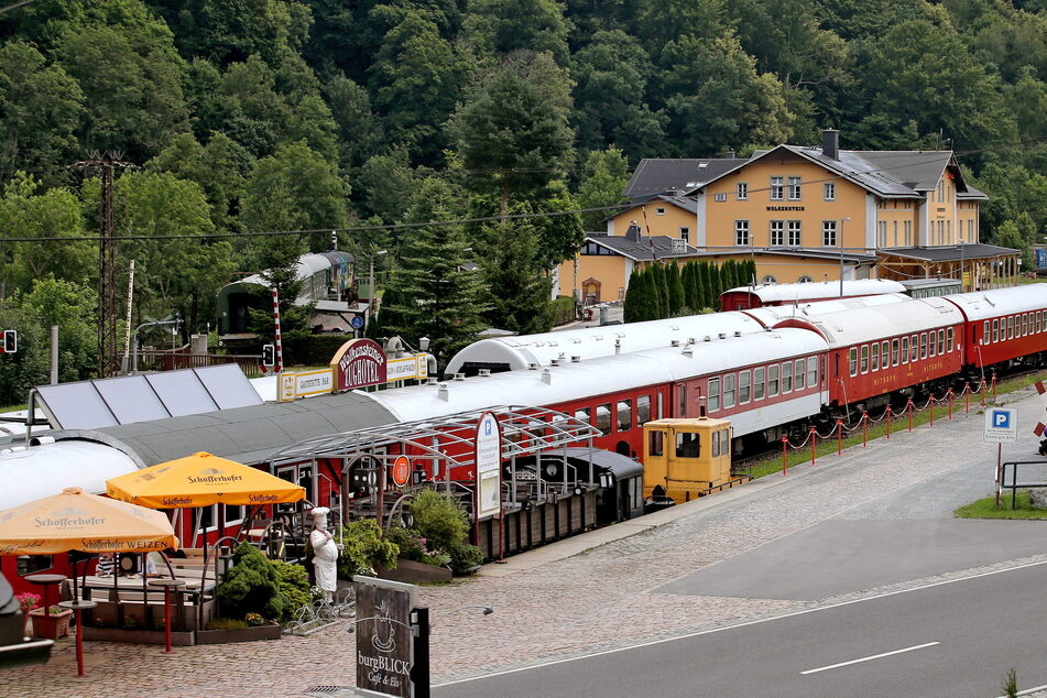 Das Zughotel in Wolkenstein: Einbrecher stiegen in den Restaurant-Wagen ein, stahlen 103 Modell-Loks und Wagen.