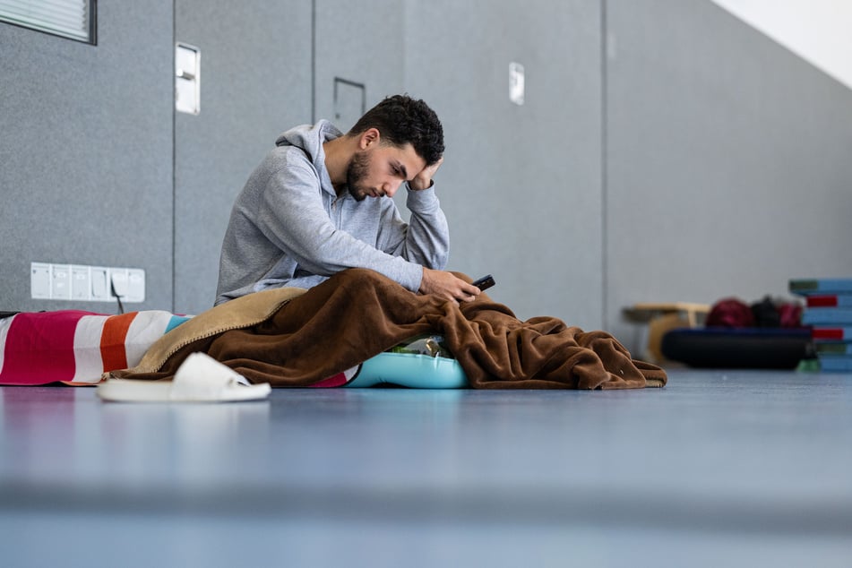 In Münster wurde in einer Turnhalle ein Notquartier für Erstsemester eingerichtet, die wie viele andere noch ohne Wohnung dastehen.