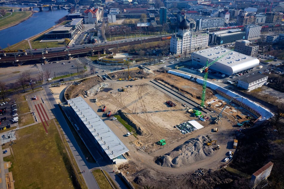 In Dresden stehen die Bagger und Kräne nie still. Am Heinz-Steyer-Stadion wurde diese Woche der Grundstein gelegt.